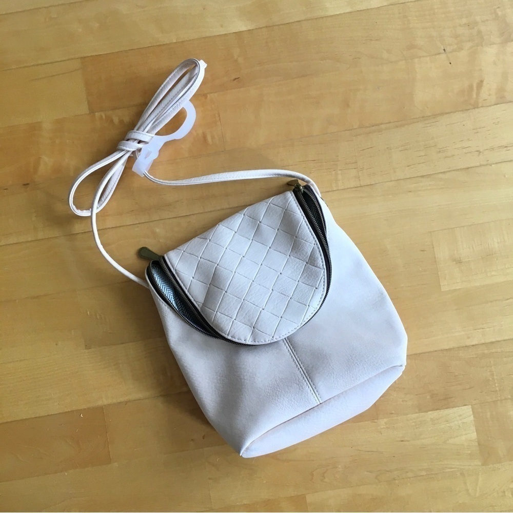 Quilted Crossbody Bag, Cream with Black, White Abstract Print Interior - Picture 4 of 16